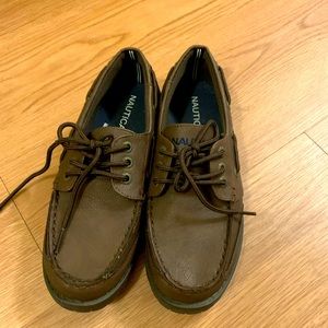 Nautical brown leather loafer